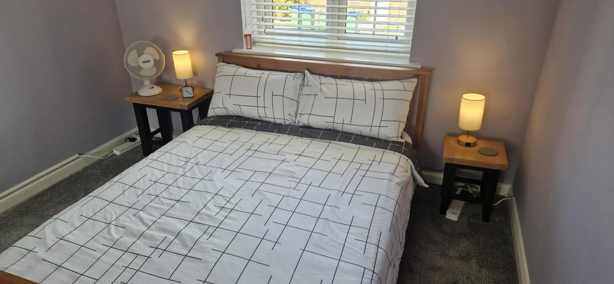 Double B&B Room In Southwater With Private Bathroom And Parking Kültér fotó